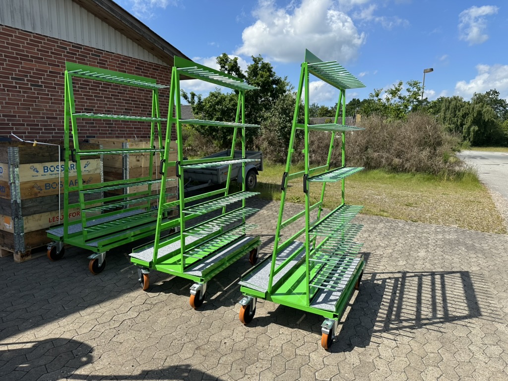 Grüne mehrstöckige Produktionswagen